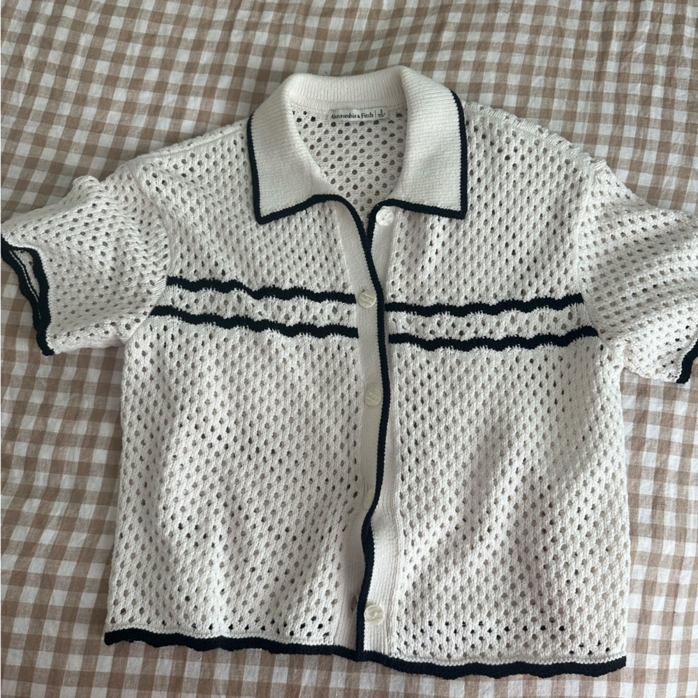 Abercrombie & Fitch White and Black Crochet Blouse